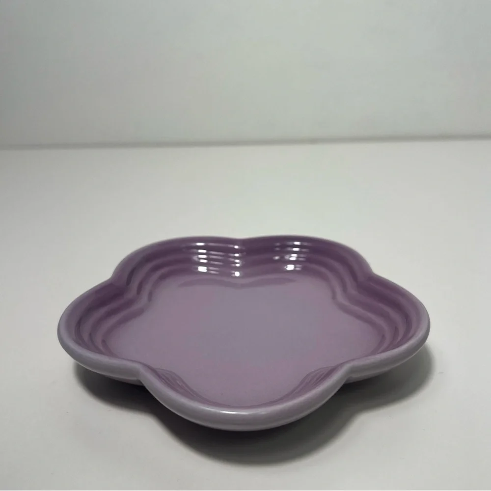 Le Creuset Stoneware Flower Petal Scalloped Trinket Dish Plate Tray - Picture 6 of 11